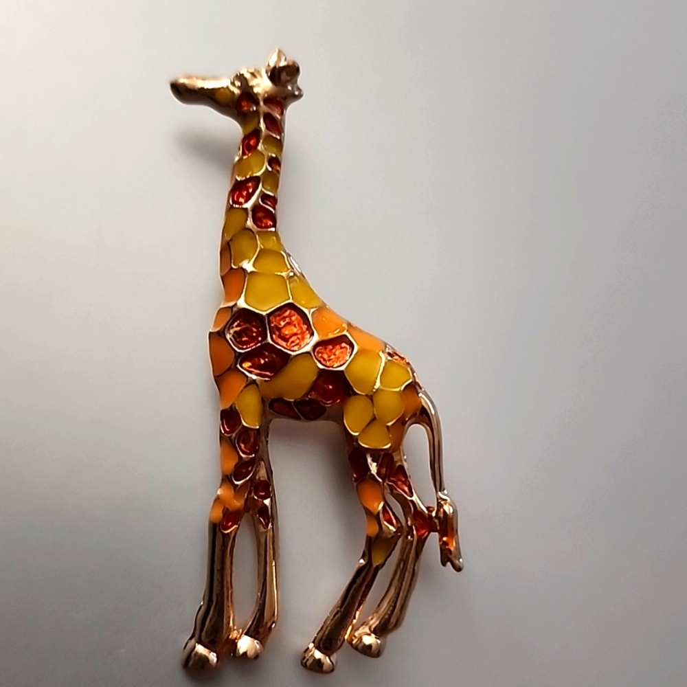 Fun Giraffe 🦒 Brooch